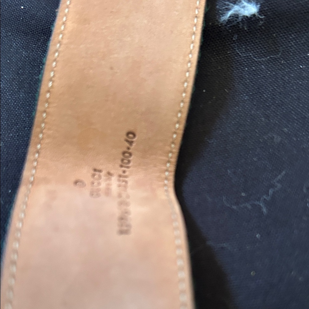 Gucci Leather Belt with Gucci dust bag - Picture 9 of 13